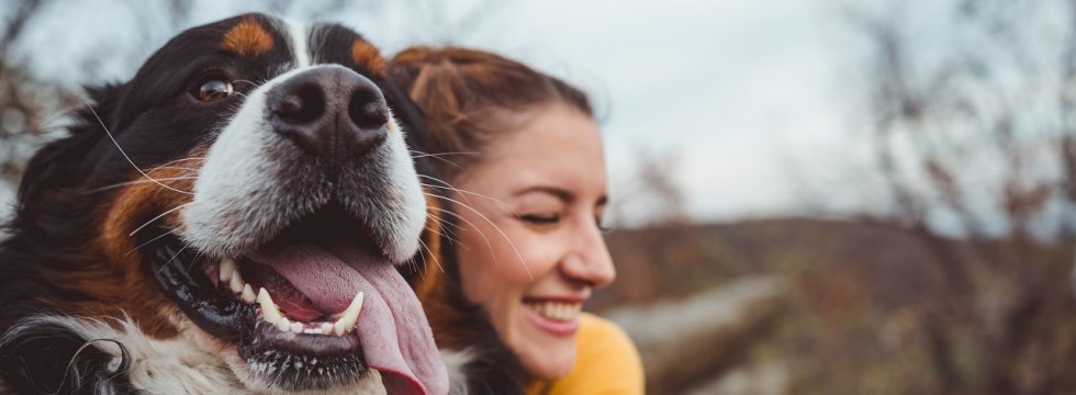 Frau mit ihrem Hund