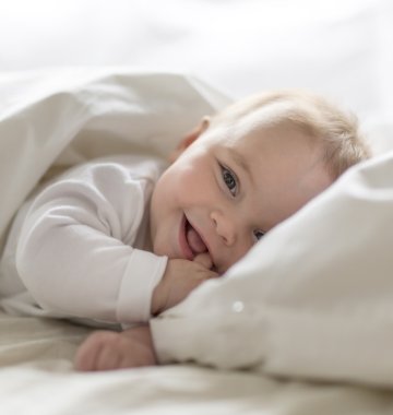 Baby lacht