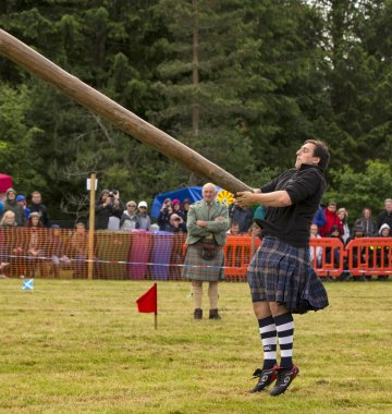 Highlandgames-Baumstamm-werfen