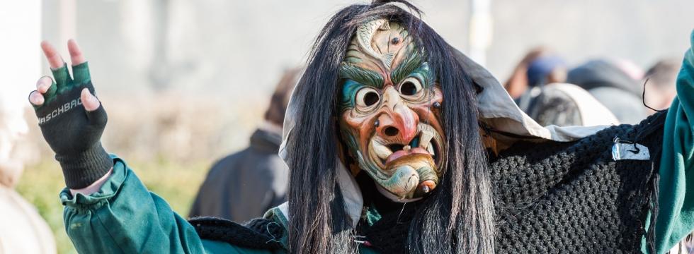 alemannische Hexe mit Maske