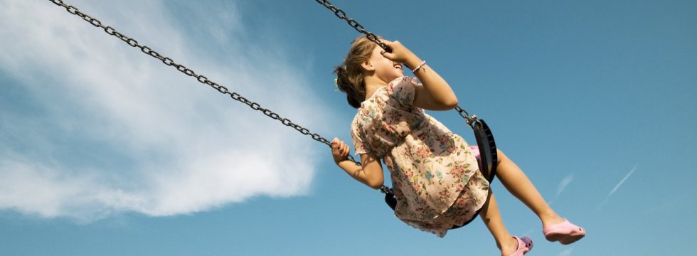 Mädchen auf Schaukel