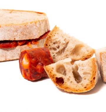 Brotkanten und Salami