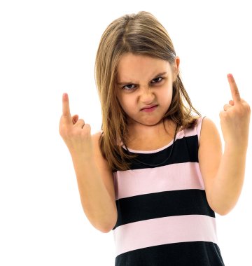 Mädchen zeigt die Stinkefinger