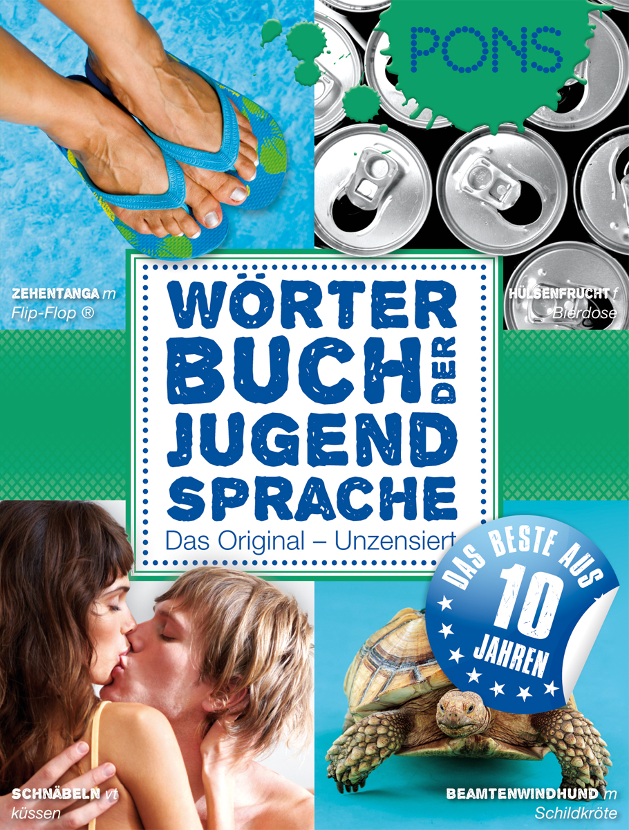 PONS Wörterbuch der Jugendsprache Sammelband Umschlag eines Wörterbuchs der deutschen Jugendsprache mit Fotos von Flip-Flops, Getränkedosen, Menschen, die sich küssen, und einer Schildkröte mit Text, der 10 Jahre Slangwörter hervorhebt.
