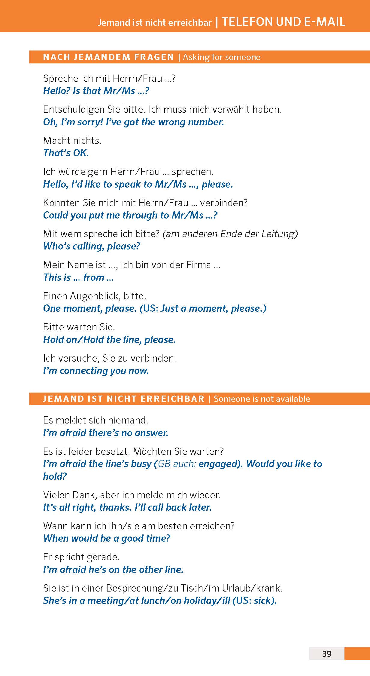 Eine Seite aus einem deutsch-englischen Sprachführer mit gebräuchlichen Phrasen für Telefon und E-Mail, geordnet nach Szenarien, mit deutschem Text in schwarz und englischen Übersetzungen in blau.