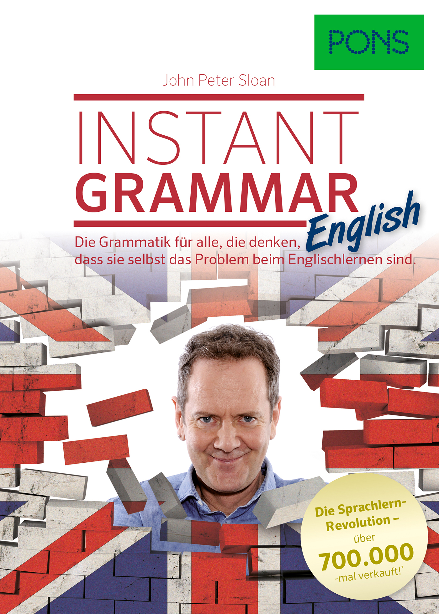 Das Buchcover von Instant Grammar English von John Peter Sloan zeigt das Gesicht eines Mannes, der eine Mauer aus Ziegelsteinen mit britischer Flagge durchbricht, mit deutschem Text und einer gelben Plakette, die auf über 700.000 Verkäufe hinweist.