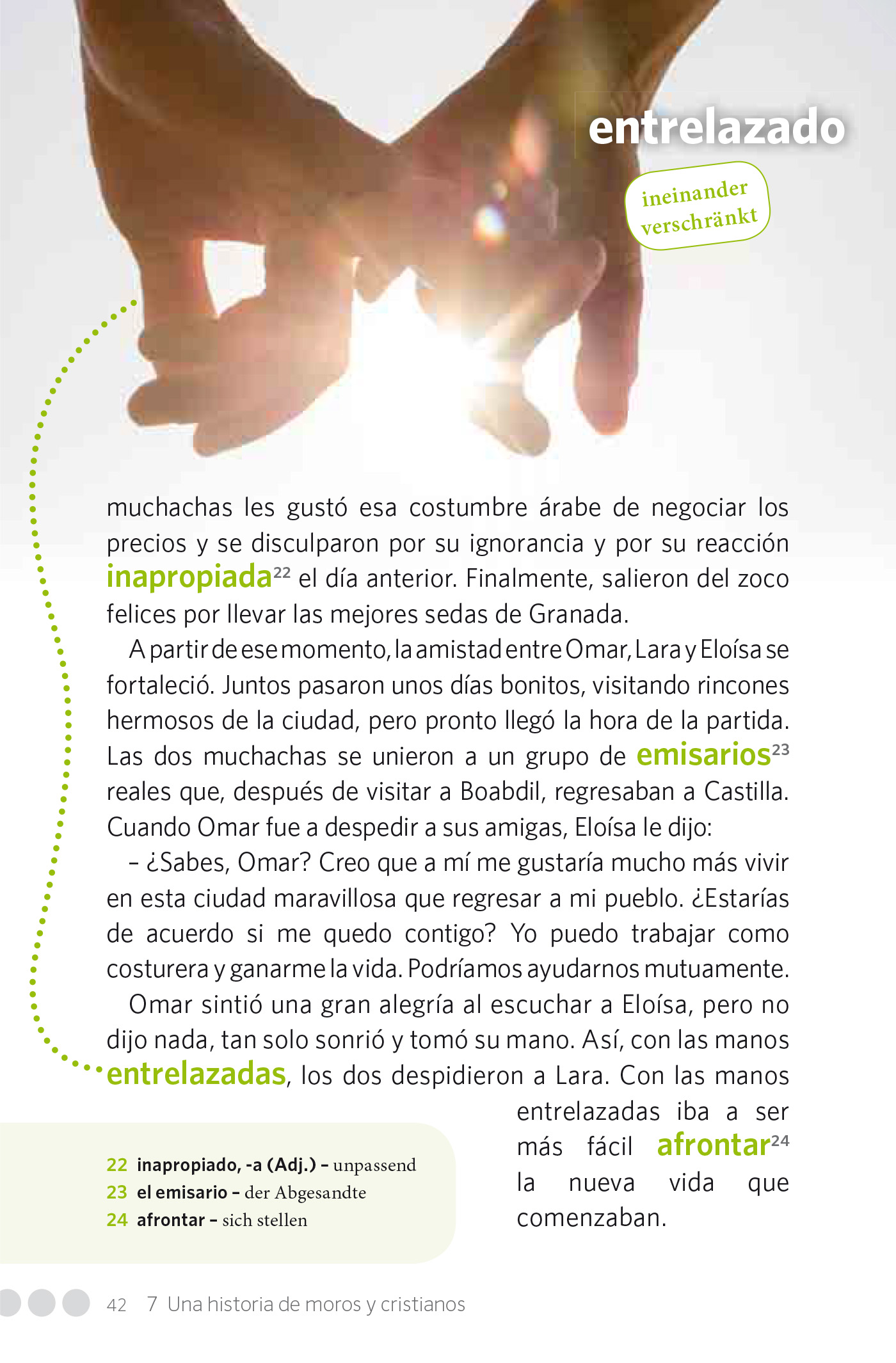 Eine spanische Magazinseite enthält einen Text, der einen Tag in Granada beschreibt, Vokabelhinweise und hervorgehobene Wörter im Text.