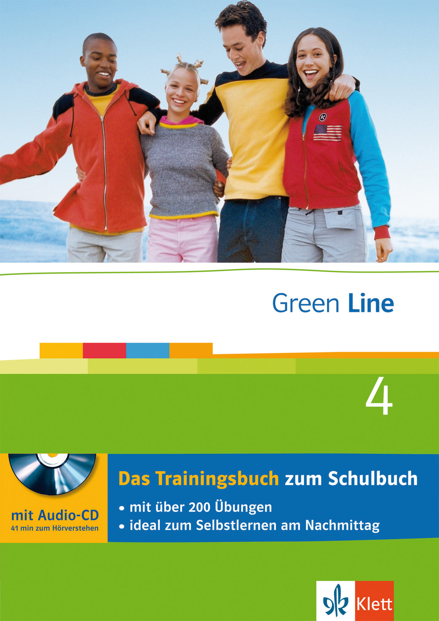 Vier bunt gekleidete Teenager stehen lächelnd im Freien zusammen. Das Bild zeigt auch das Cover eines deutschen Arbeitsbuchs mit dem Titel Green Line 4.