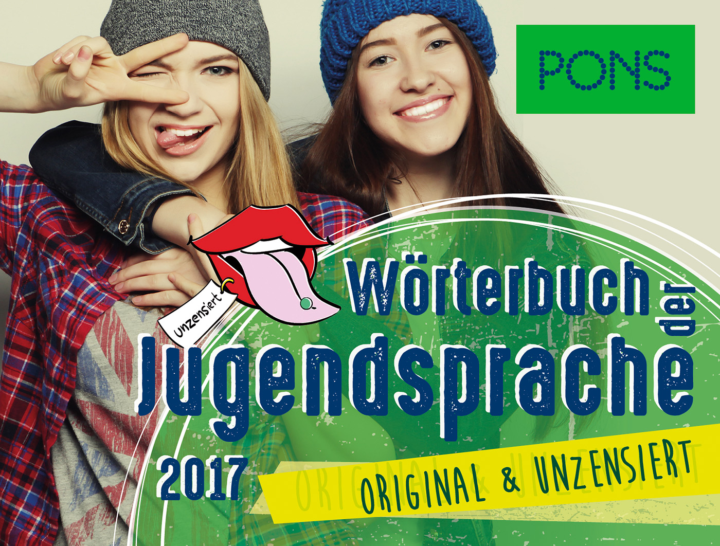 Zwei lächelnde junge Frauen posieren gemeinsam vor einem grafischen Cover für das Wörterbuch der Jugendsprache 2017 von PONS, das mit frechem Text und bunten Designelementen aufwartet.