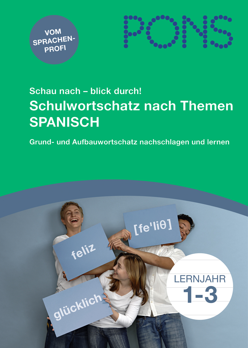 Drei Personen, die Schilder mit spanischen und deutschen Wörtern und deren Aussprache in der Hand halten, stehen vor einem grün-blauen Umschlag für ein spanisches Vokabelheft für die Schuljahre 1 bis 3.