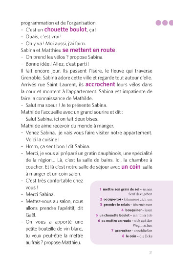 Eine Seite aus einem Französisch-Lehrbuch mit einem Dialog über den Einzug, hervorgehobenen Vokabeln und Definitionen in einem rosa Kasten auf der rechten Seite.