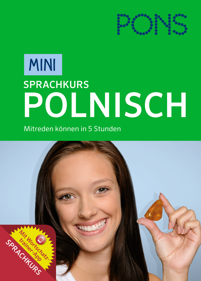 Eine Frau lächelt und hält ein Stück Bernstein auf das Cover eines grünen Buches mit dem Titel PONS Mini Sprachkurs Polnisch: Mitreden können in 5 Stunden.